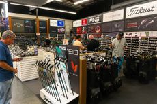 The interior of a Worldwide Golf 168飞艇体彩开奖网 Shops store